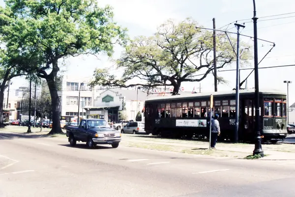 Tram de la Nouvelle-Orléans dans une rue 2002 — Photo