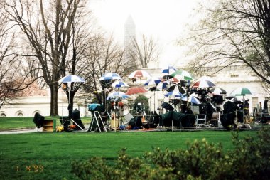 Beyaz Hause 1999 yakınında Washington şemsiyeleri