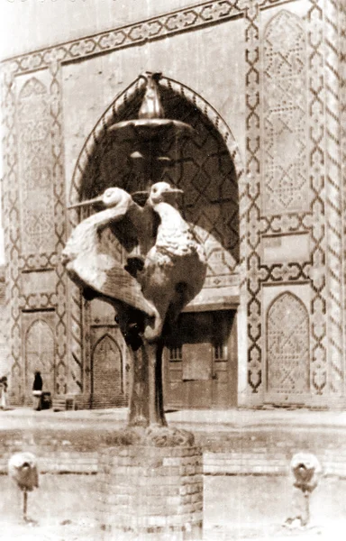 サマルカンドのレギスタン広場噴水 1959 — ストック写真