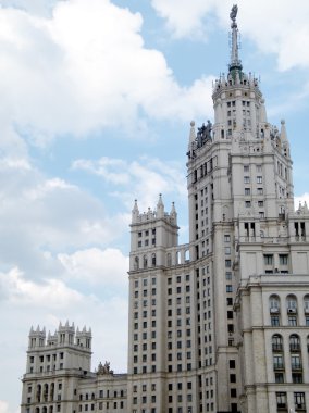  Moskova Kotelnicheskaya quay 2011 bina bitti
