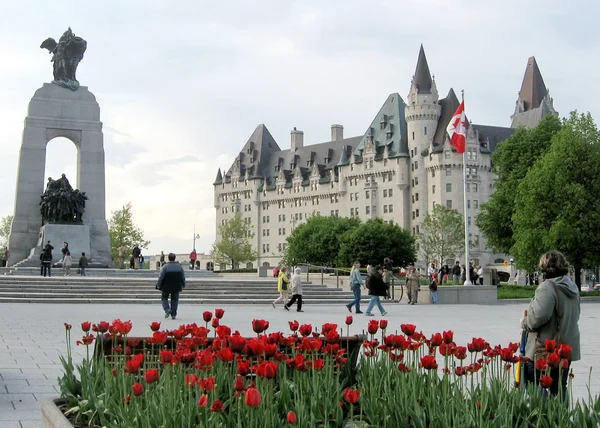 Ottawa War Memorial és a Chateau Laurier este 2008 Stock Fotó