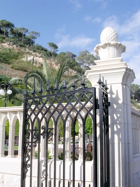 Haifa Bahai Gardens media puerta 2003 — Foto de Stock