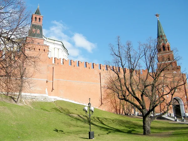 Moskevského Kremlu Arsenalnaya a Troická věže 2011 — Stock fotografie
