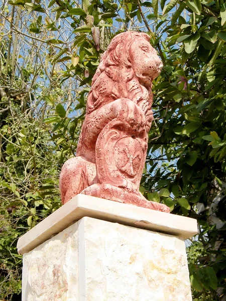 Neve Monosson lion sculpture 2011 — Stock Photo, Image
