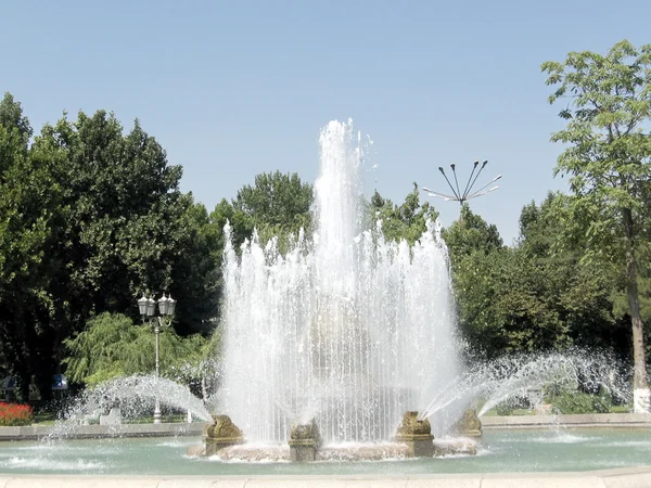 Tashkent la fontana su Sayilgoh strada 2007 — Foto Stock