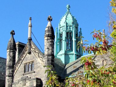 Toronto Üniversitesi Trinity College kuleleri 2015