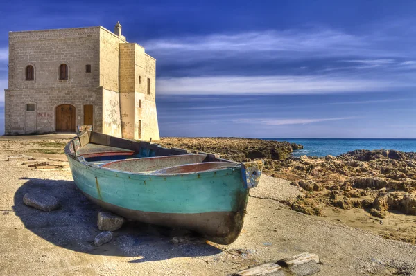 San Leonardo Watchtower, na Pilone zálivu, Ostuni vesnice, Salento — Stock fotografie