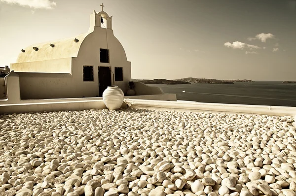 Church on the seafront of Oia on the island of Santorini — Stock Photo, Image