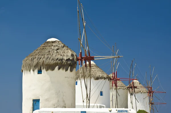Molinos de viento de la isla de Mykonos en Grecia — Foto de Stock