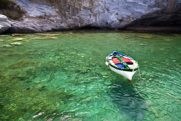 Baai van zwembaden, genaamd fontone, op het eiland ponza (Italië) — Stockfoto