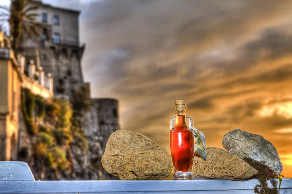 Colatura di alici di Cetara, villaggio di pescatori Amalfi co — Foto Stock