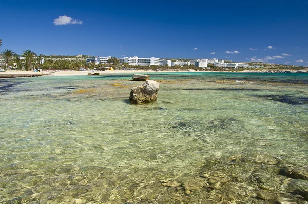 Havet i Agia Napa by Cypern ö — Stockfoto