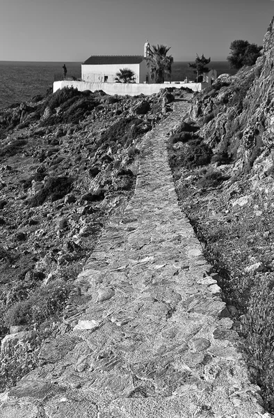 The coastal road that leads to the cemetery of the village of Lo — Stock Photo, Image