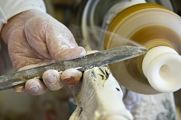 Alabaster working in a workshop in the city of Volterra — Stock Photo, Image