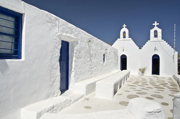 Iglesia en Mykonos isla (Grecia ) — Foto de Stock