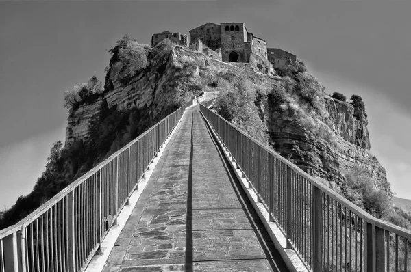 Bagnoregio (Italië), de geïsoleerde stervende stad — Stockfoto