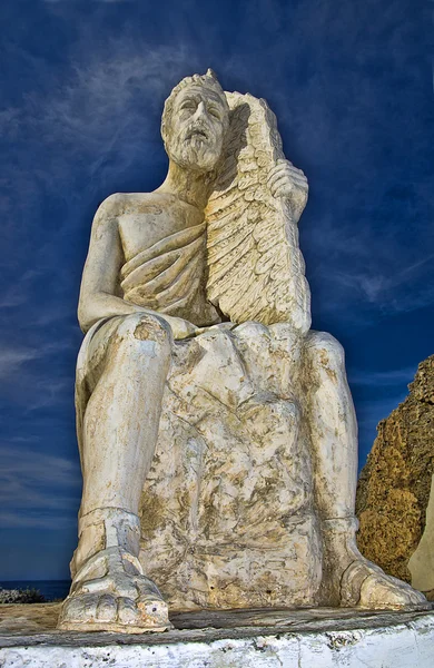 Agia galini (Girit Adası kasabasında bulunan daedalus heykeli) — Stok fotoğraf