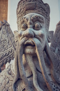 Wat Pho taş koruyucu heykeli. Bangkok, Tayland.