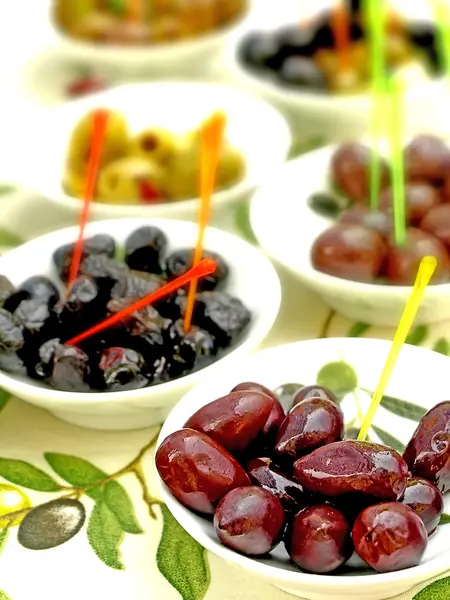 Zeytin, sokak bir satış teklifi — Stok fotoğraf