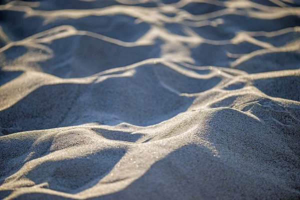 Areia de uma praia com formas — Fotografia de Stock