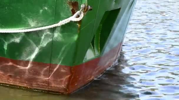 Ship bow with sun reflexions — Stock Video