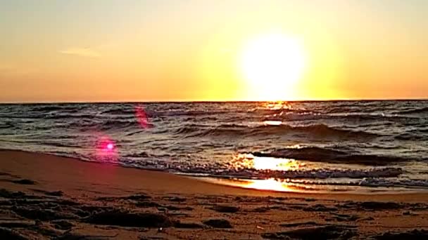 Puesta de sol sobre el mar Báltico — Vídeo de stock