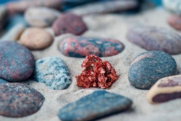 Kupfer roh an einem Strand — Stockfoto