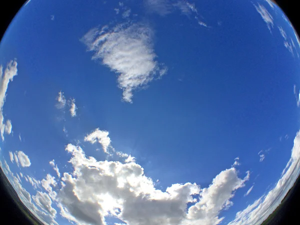 Céu com nuvens em vista olho de peixe — Fotografia de Stock