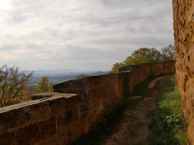 Almanya 'nın güneyindeki Hohenrechberg kalesinin panoramik manzarası