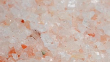 Himalaya tuzu çevirme masasında