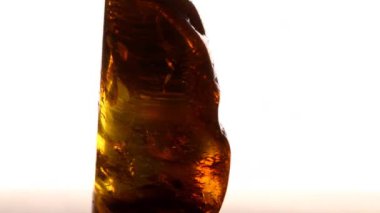 Kehribar ve kapsama alanı bir dönüm tablosunda