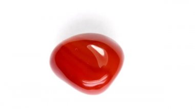 Dönüş masasında Carnelian mücevheri