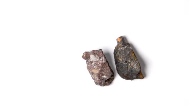 Chromite Sur Une Table Tournante — Video