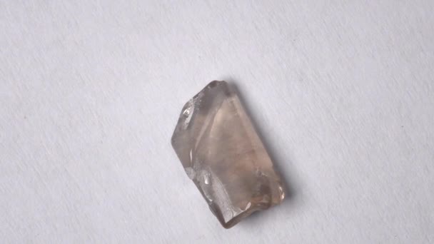 Quartz Fumé Sur Une Table Tournante — Video