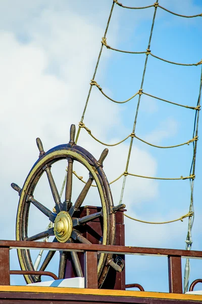 Rueda de un viejo velero — Foto de Stock