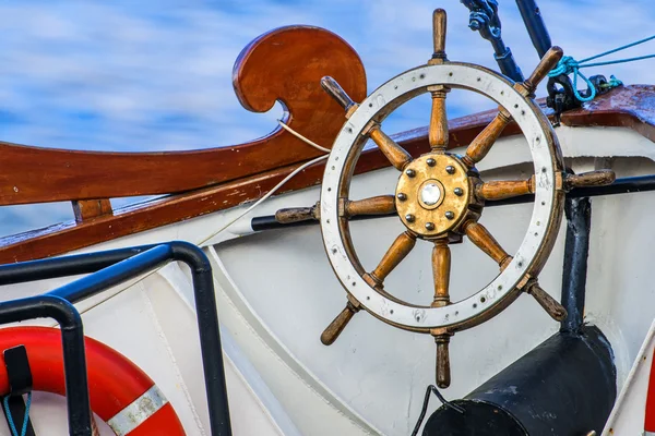 Wiel van een oude zeilschip — Stockfoto