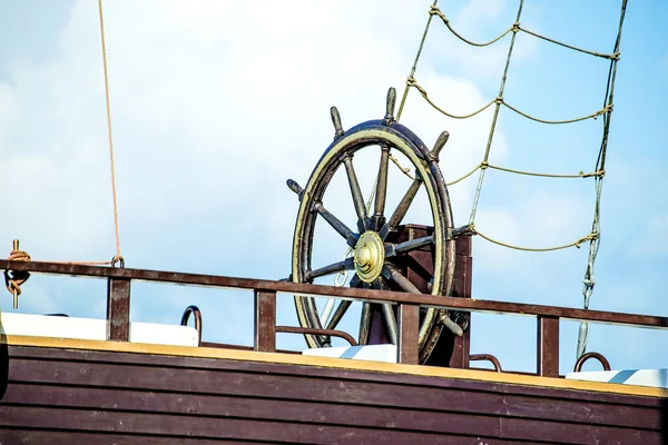 Wheel of an old sailing ship — Stock Photo, Image