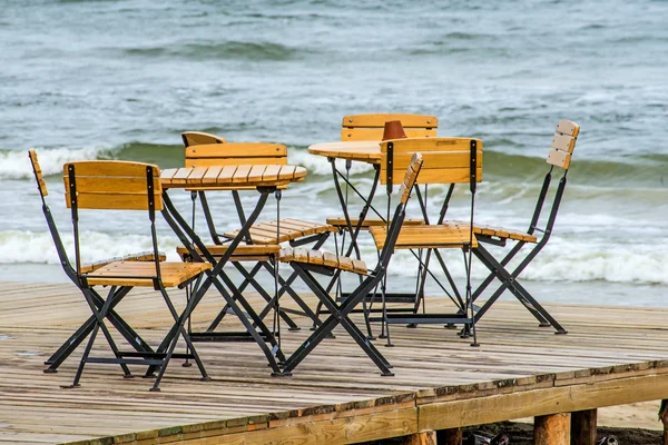 Jardín de cerveza en el Mar Báltico en Polonia — Foto de Stock