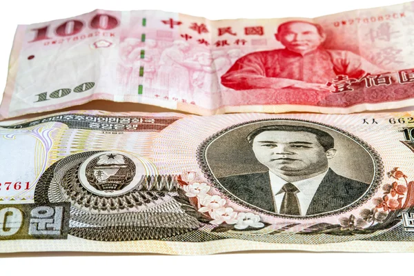 Банкноты Кореи и Тайваня — стоковое фото