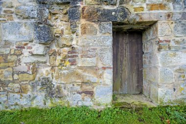 Eski, ortaçağ manastır duvarı