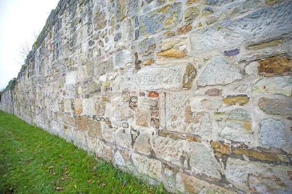 Vieux, mur d'abbaye médiéval — Photo