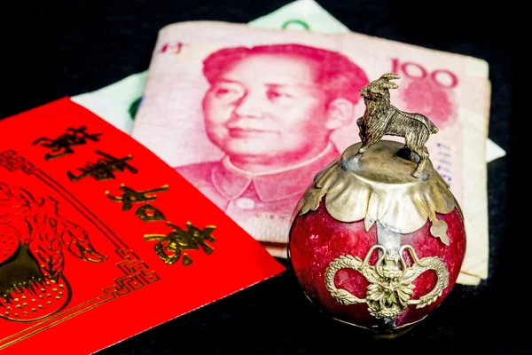 Chinese New Year envelope Lai Si with money and blessings — Stock Photo, Image