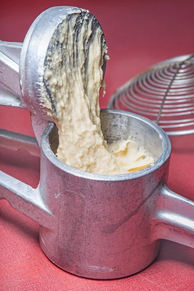 Máquina de fideos suabo para spaetzle —  Fotos de Stock