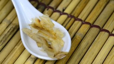 Japonca Kurutulmuş palamut gevreği