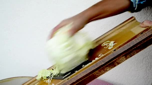 Couper le chou frisé 