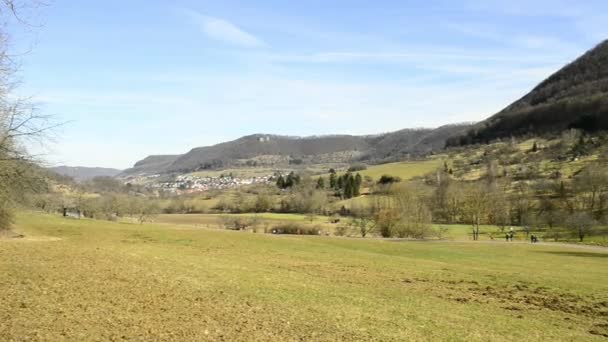 Swabian Alb, área de protección natural de la UNESCO cerca de Ueberkingen, ciudad balneario — Vídeos de Stock