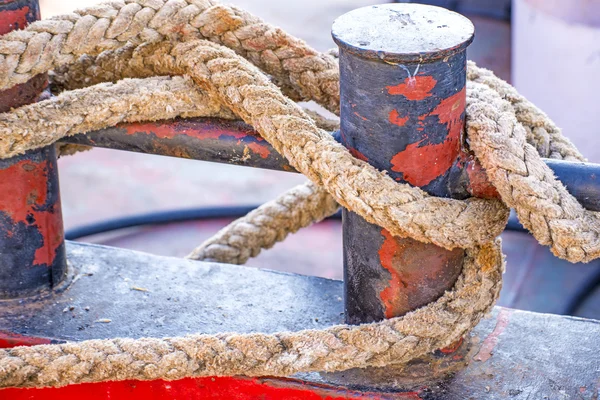 Stollen mit Festmacherleine eines Trawlers — Stockfoto