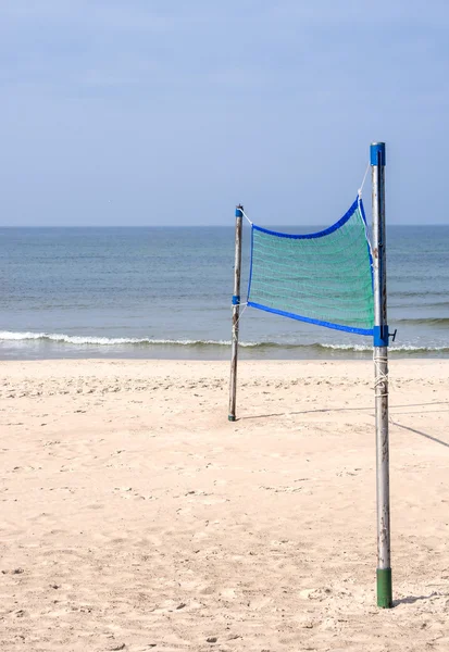 Beach-volleybalveld op een strand — Stockfoto