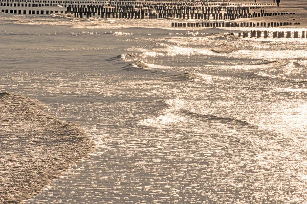 Sonnenaufgang über der Ostsee mit Leisten — Stockfoto