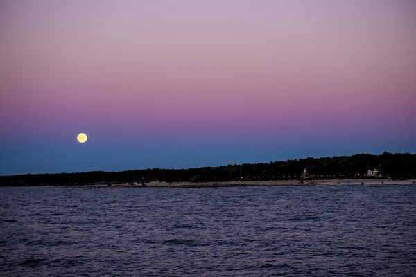 Luna llena sobre el Mar Báltico — Foto de Stock